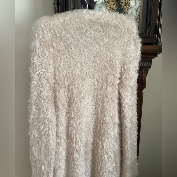 🛍️ Free People Long Cream Soft Maxi Cardigan
Size Small - Picture 5 of 7